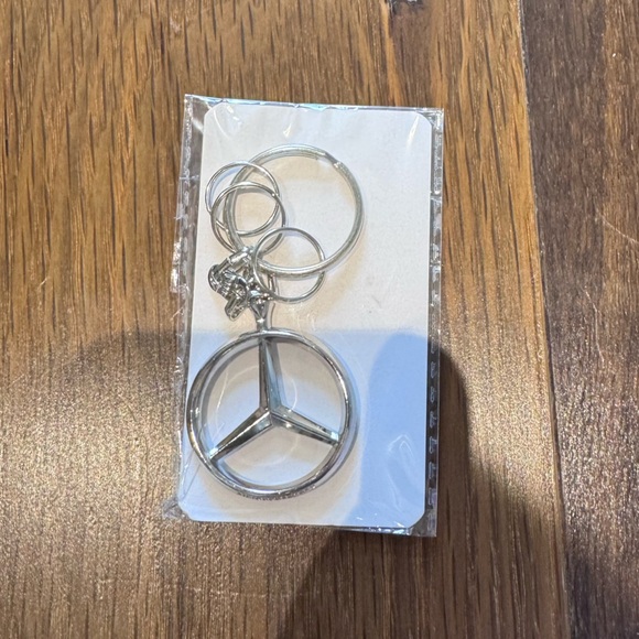 BNIB Mercedes-Benz Keychain - Picture 1 of 1